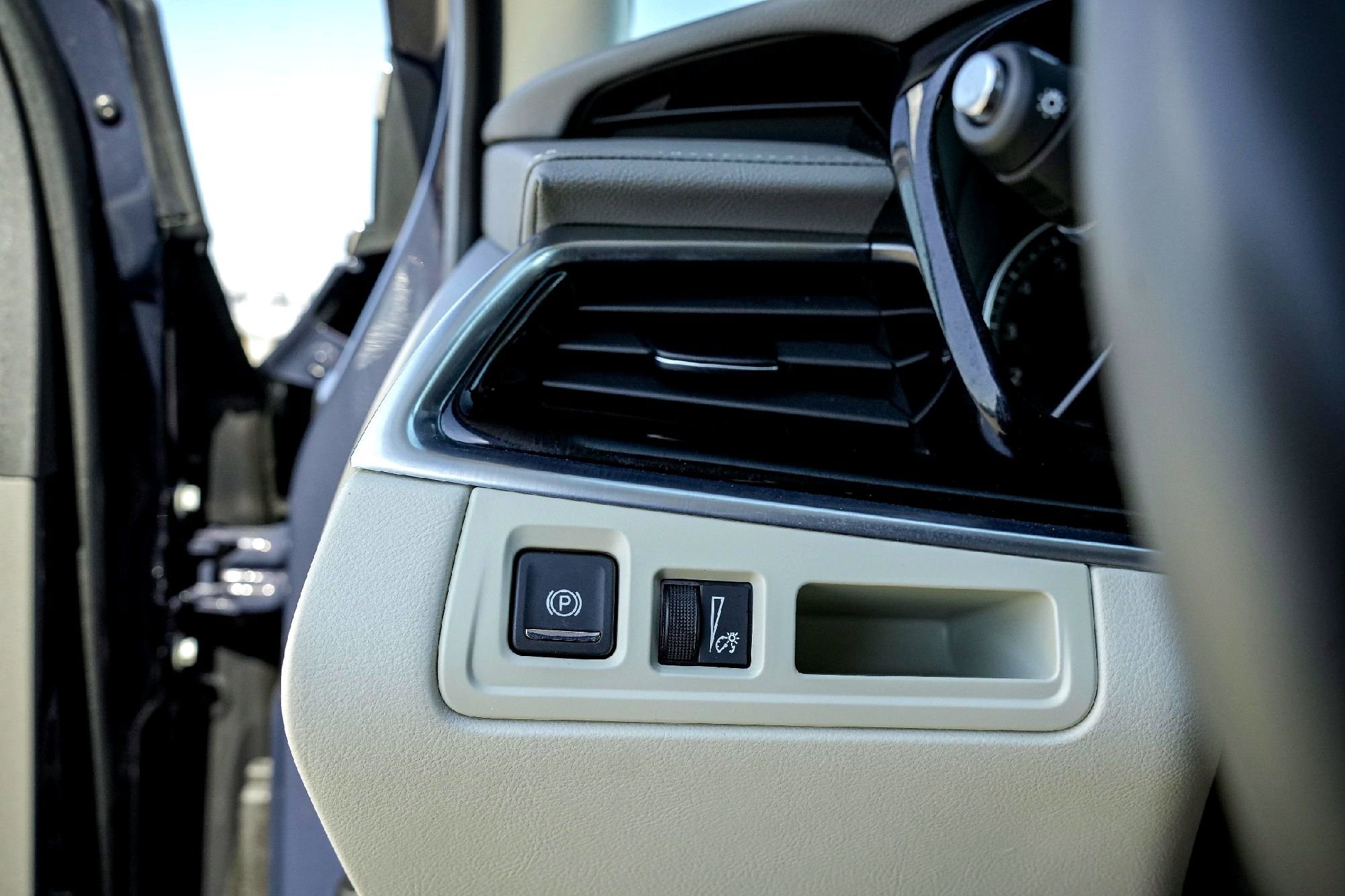 Used 2025 Cadillac XT6 Premium Luxury image 23