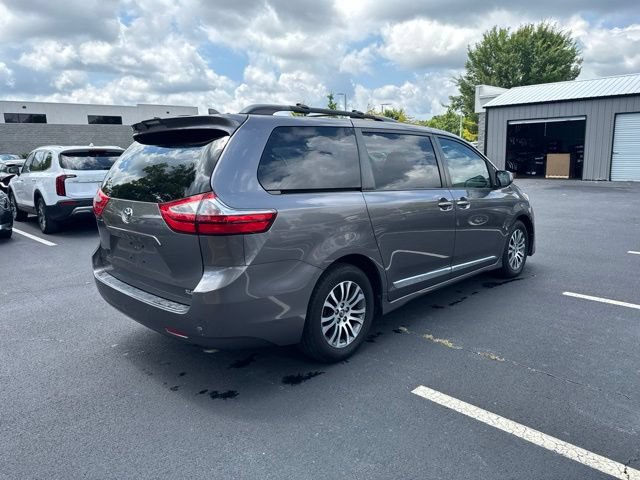 Used 2018 Toyota Sienna XLE w/ XLE Navigation Package FWD image 5