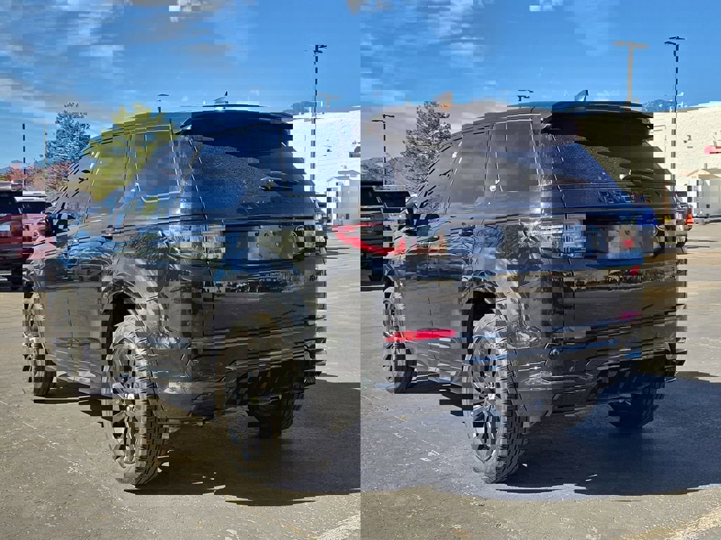 Used 2023 Land Rover Discovery Sport SE R-Dynamic image 7