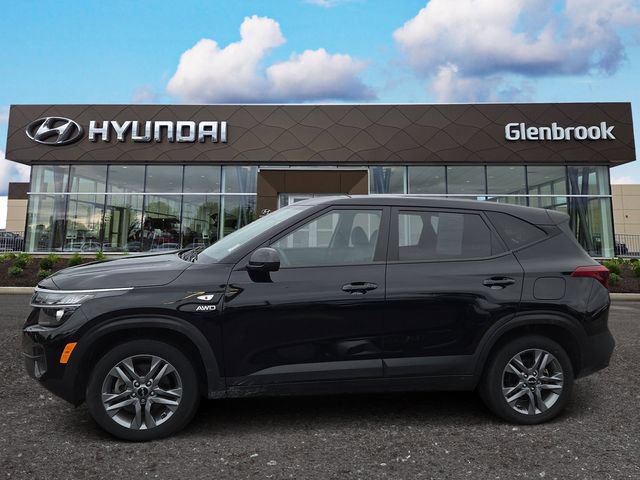 Used 2023 Kia Seltos LX AWD/4WD image 1
