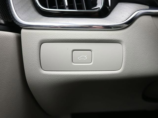 Used 2023 Volvo XC60 B5 Ultimate w/ Protection Package Premier FWD image 26