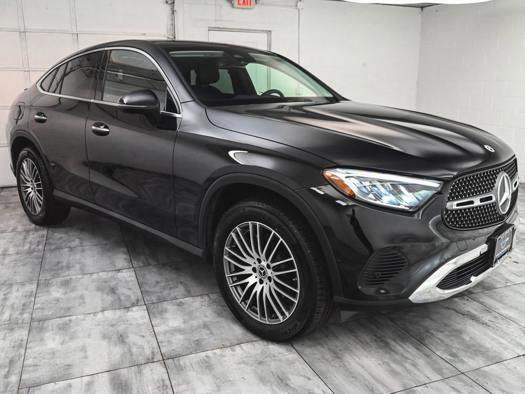 Used 2025 Mercedes-Benz GLC 300 4MATIC image 3