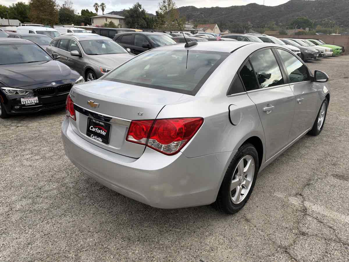 Used 2016 Chevrolet Cruze LT w/ Technology Package FWD image 6