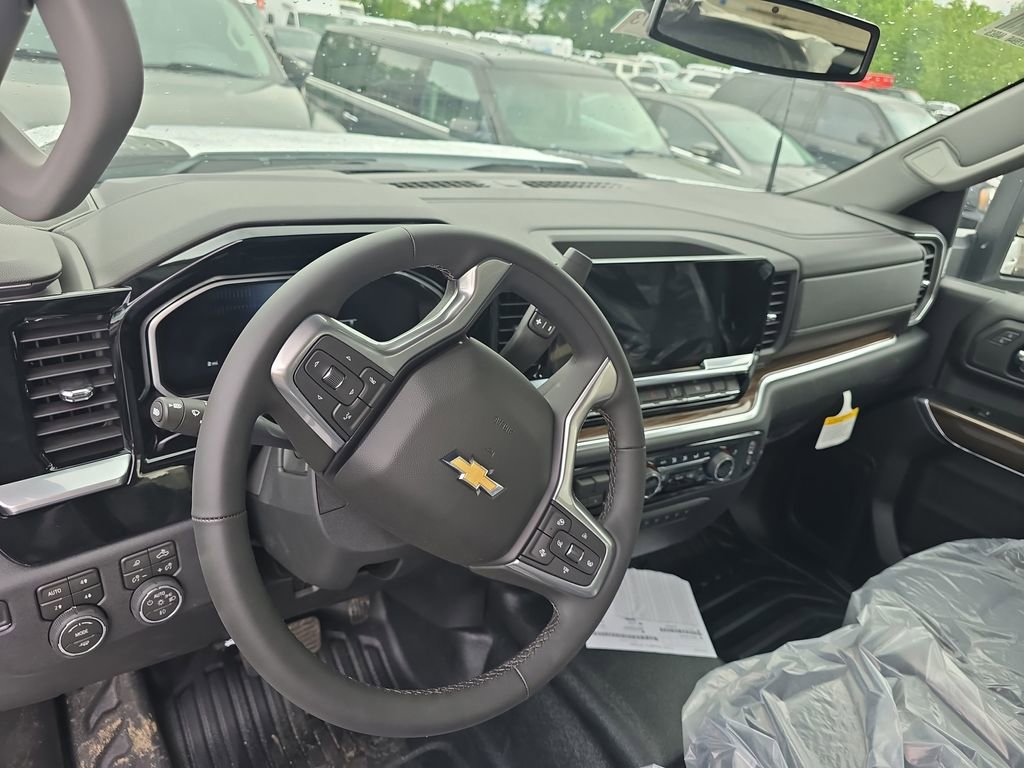 New 2026 Chevrolet Silverado 3500 LT w/ Convenience Package AWD/4WD image 6