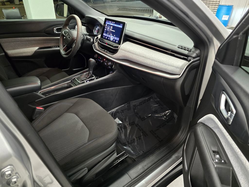 Used 2023 Jeep Compass Sport image 29