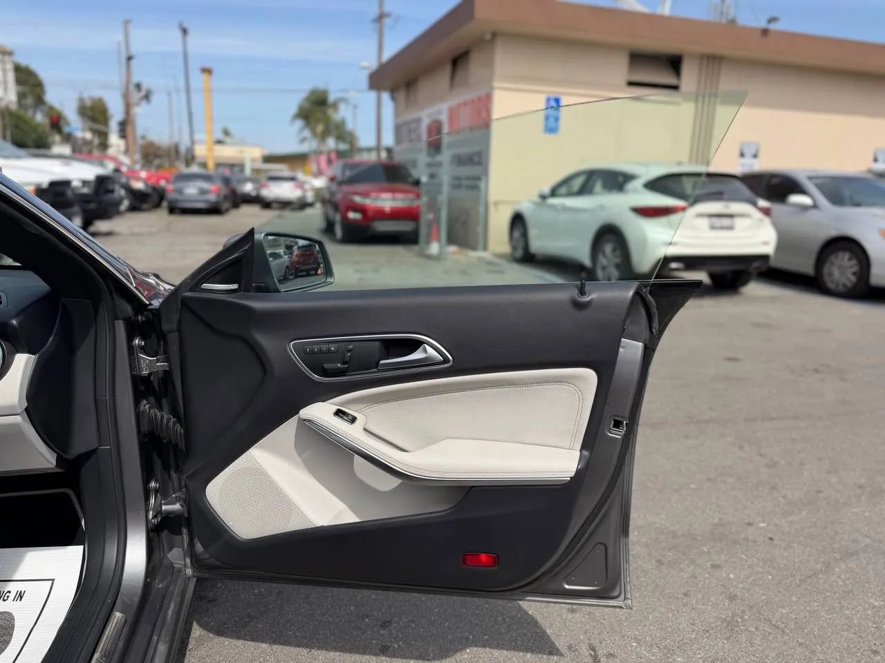 Used 2014 Mercedes-Benz CLA 250 4MATIC image 36
