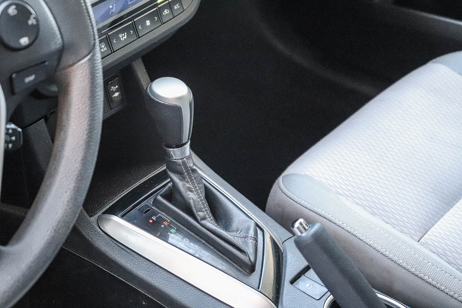 Used 2015 Toyota Corolla LE FWD image 23