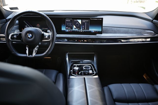 Used 2025 BMW 740i xDrive image 27