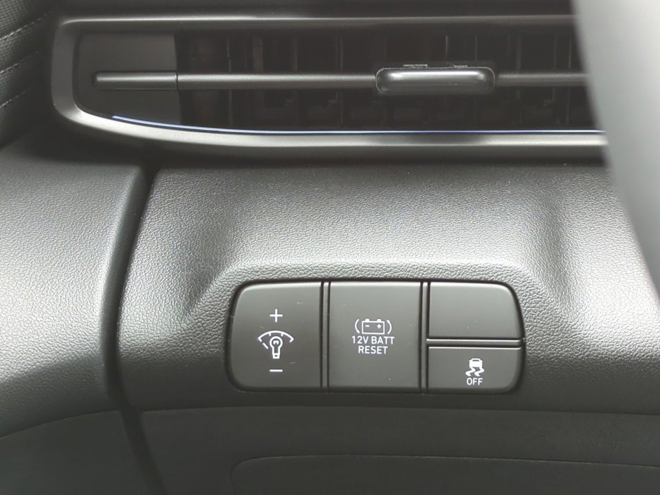 Certified 2025 Hyundai Elantra SEL image 26