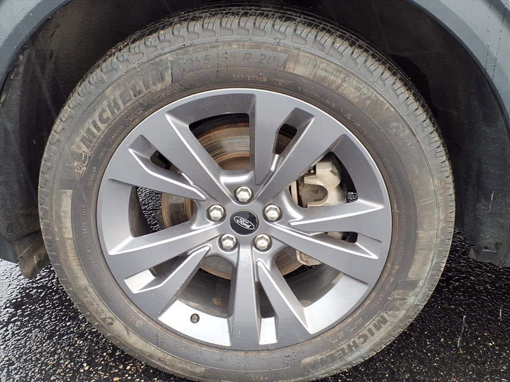 Certified 2022 Ford Explorer XLT w/ Equipment Group 202A image 12