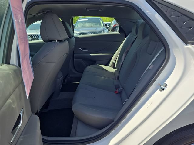 Used 2025 Hyundai Elantra SE FWD image 21