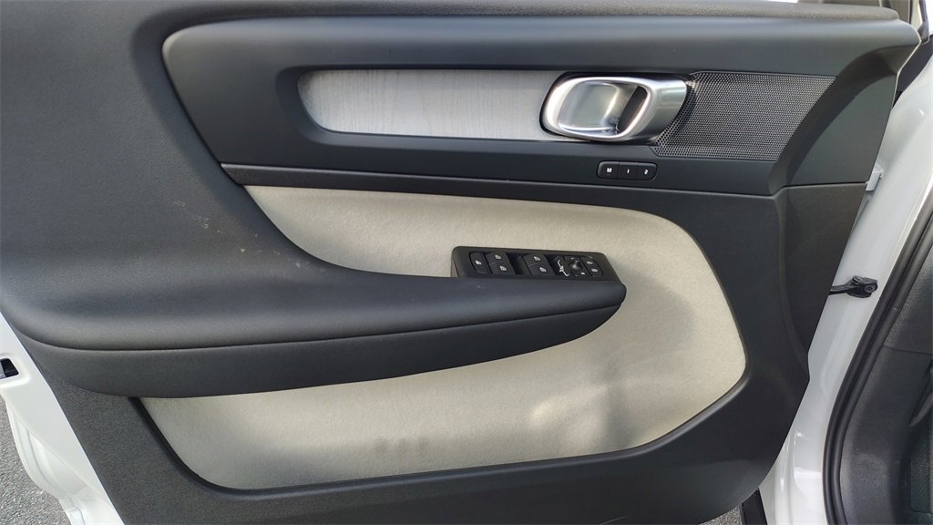 New 2026 Volvo XC40 B5 Plus w/ Protection Package Premier image 8