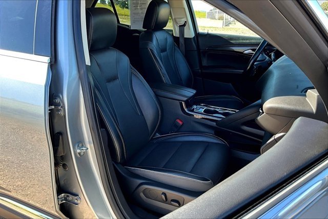 Used 2023 Buick Envision Essence image 28