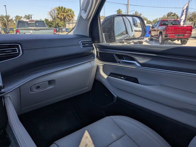 Used 2024 Jeep Wagoneer L Series II w/ Flexible Seating Group image 18