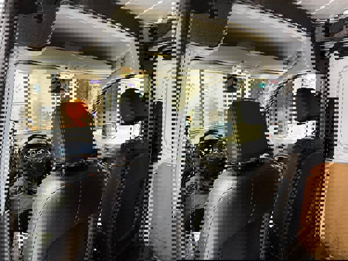 Used 2020 Ford Transit Connect XL image 29