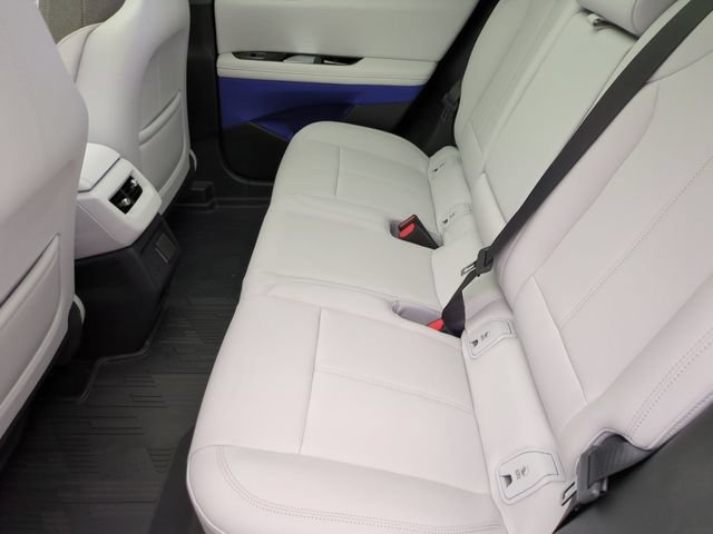 New 2027 Cadillac Optiq Luxury w/ LPO, Floor Liner Package AWD/4WD image 22
