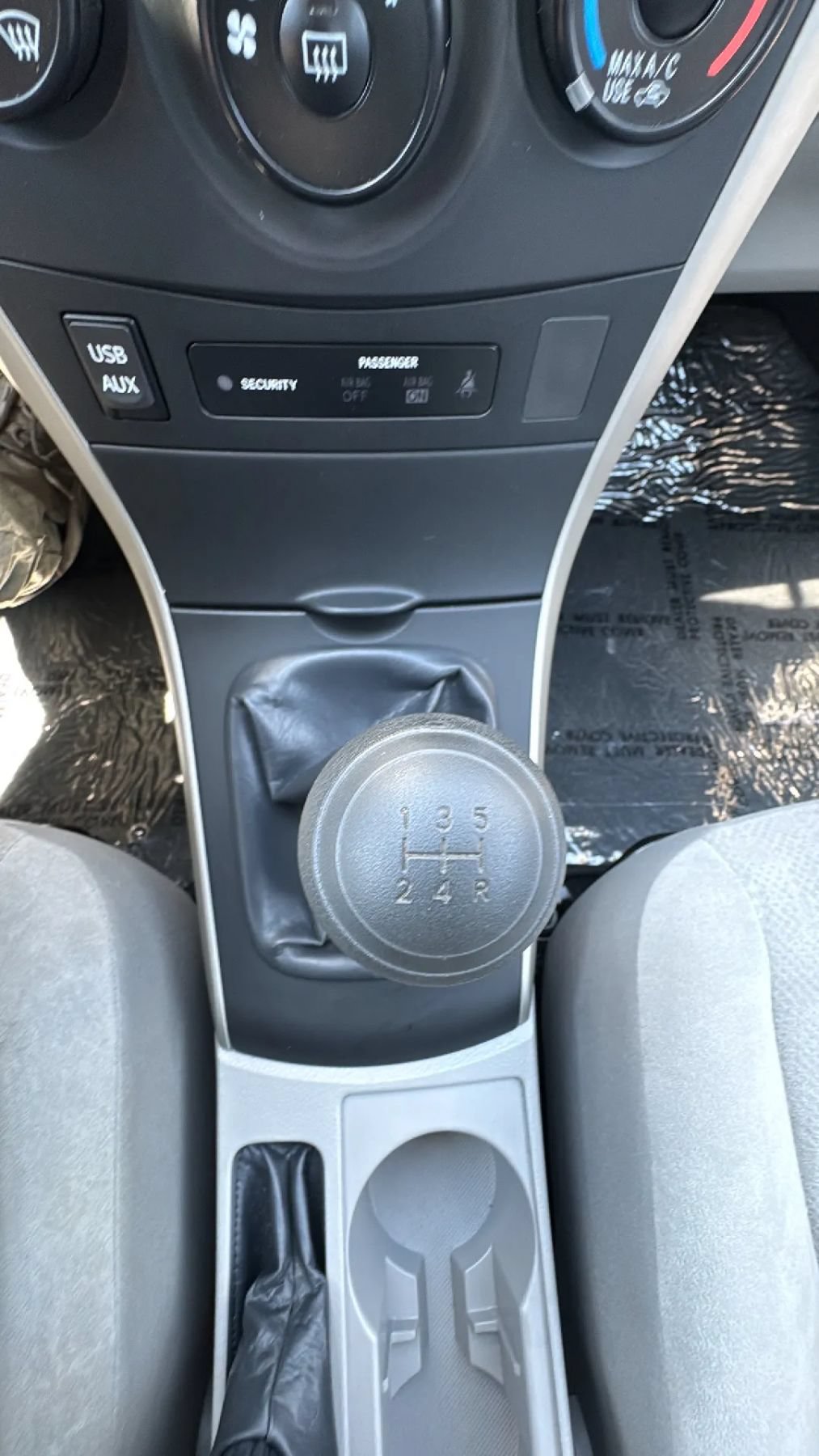 Used 2013 Toyota Corolla L FWD image 25