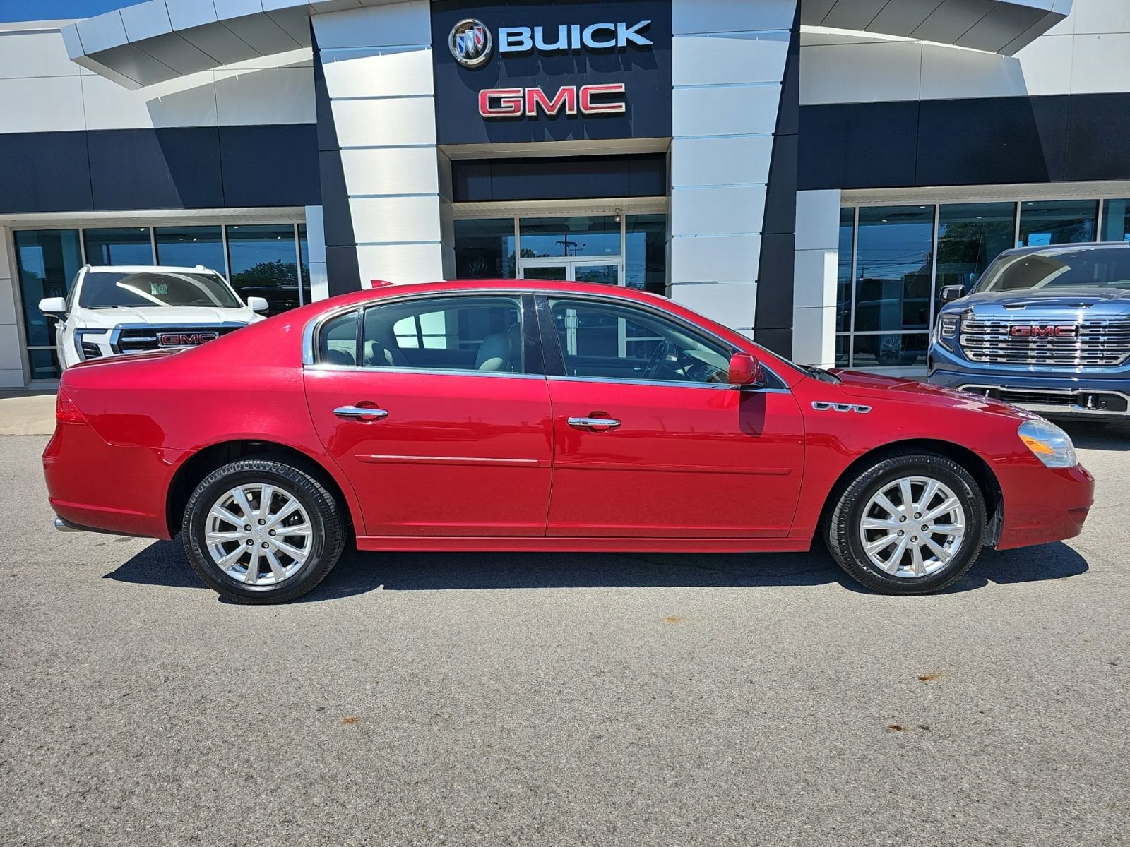 Used 2011 Buick Lucerne CXL FWD image 8