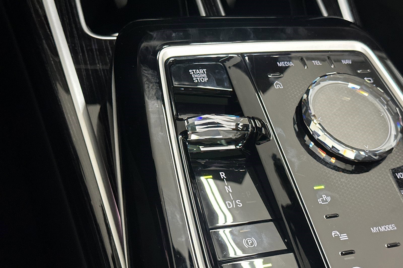 New 2026 BMW 750e xDrive w/ Executive Package image 25