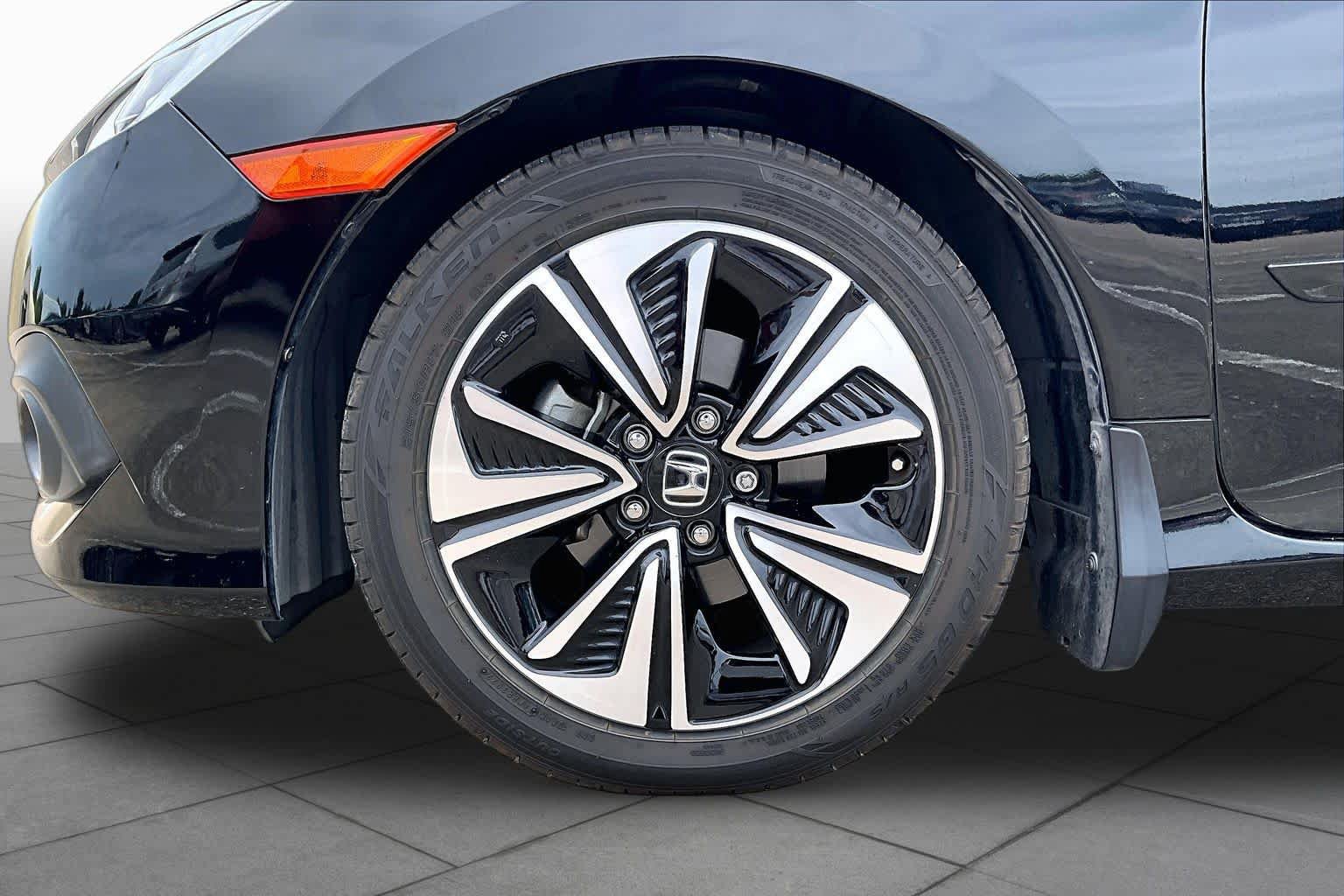 Used 2018 Honda Civic EX-L image 10