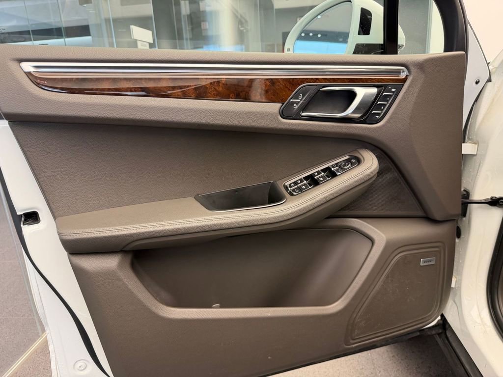 Used 2022 Porsche Macan S AWD/4WD image 21