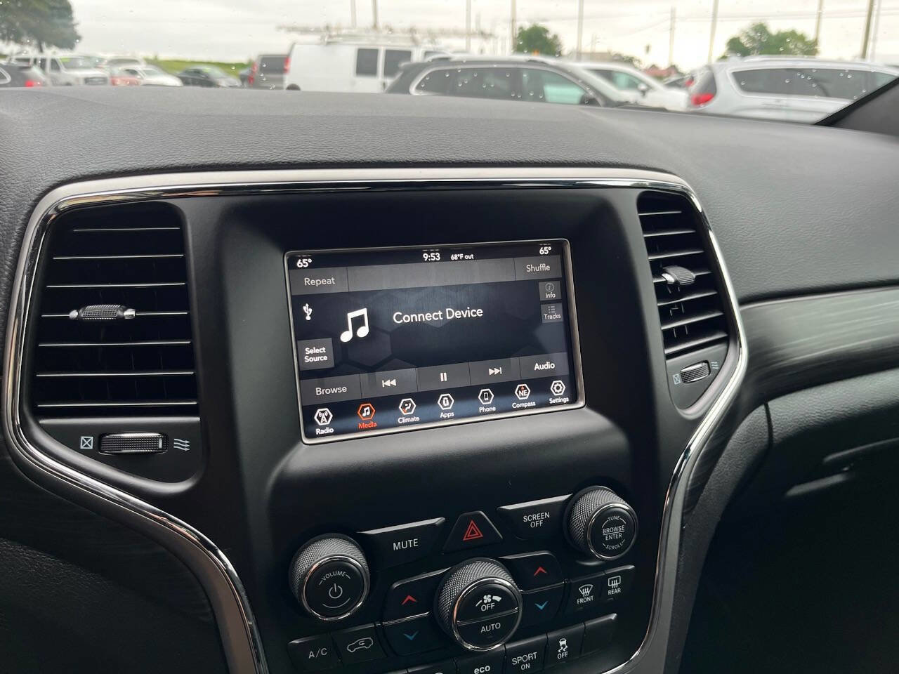 Used 2019 Jeep Grand Cherokee Laredo image 23