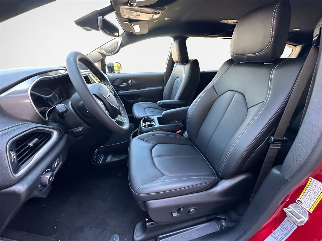 New 2026 Chrysler Pacifica Select image 16