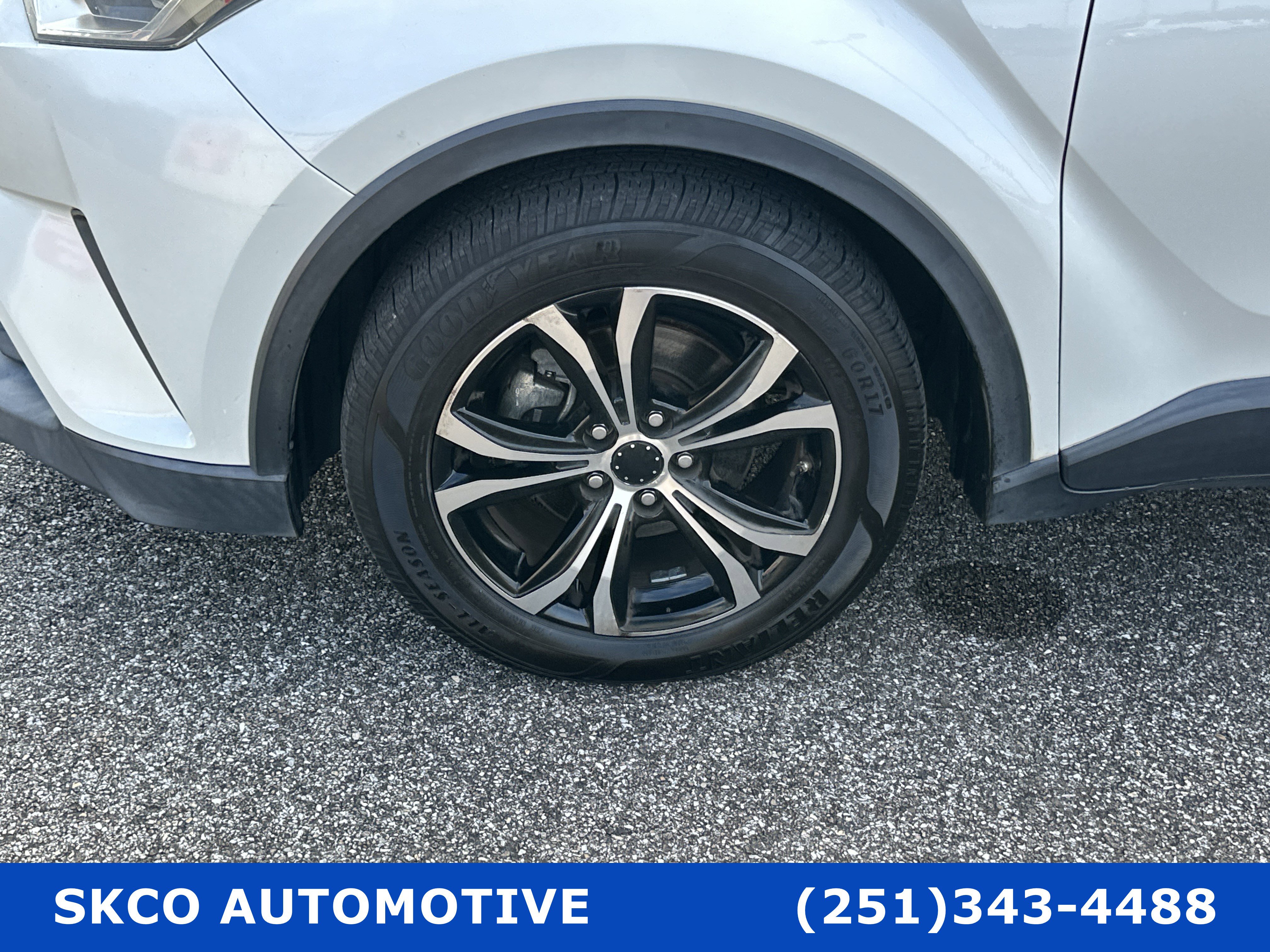 Used 2019 Toyota C-HR LE image 9