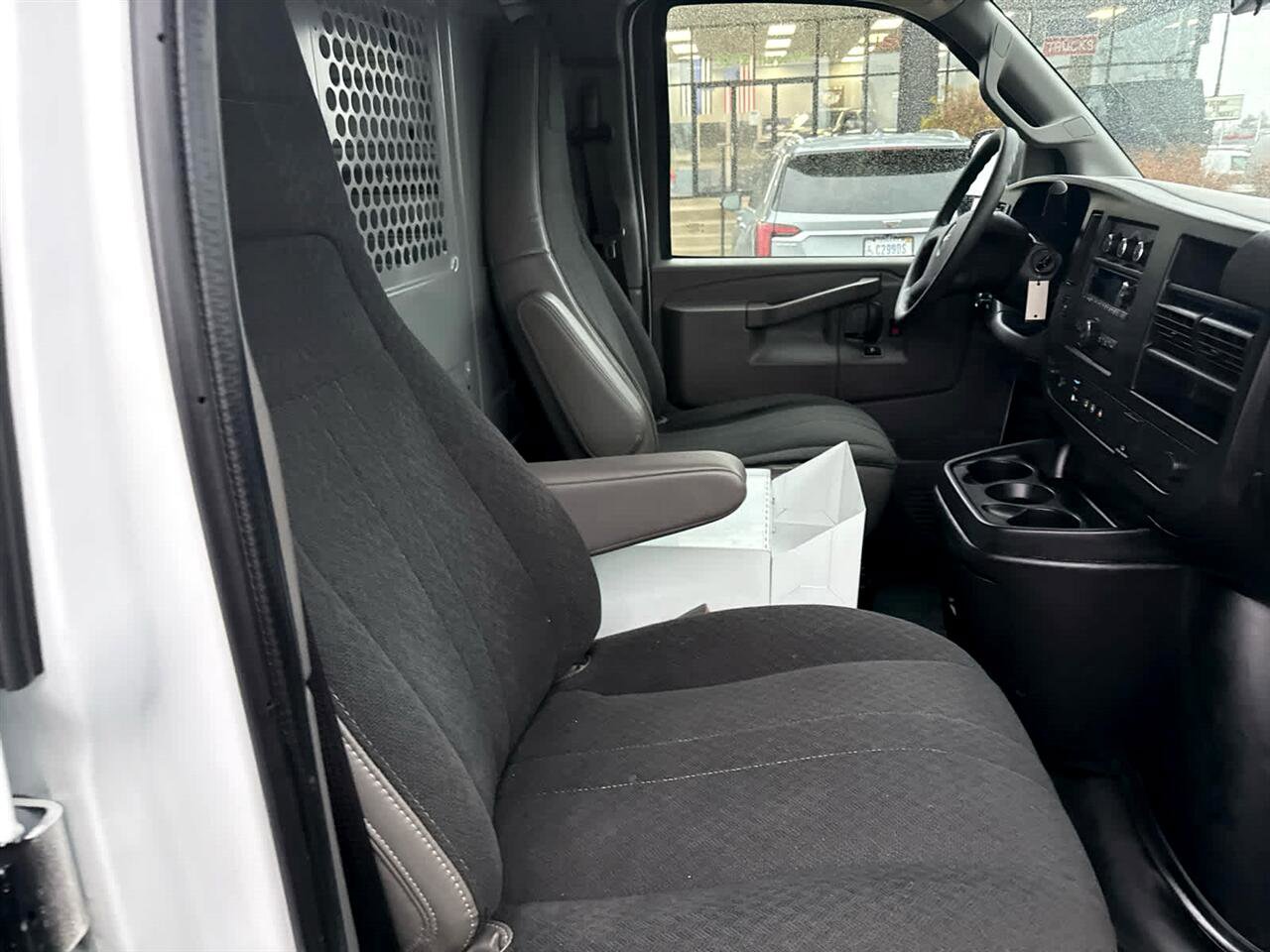 Used 2021 GMC Savana 2500 w/ Driver Convenience Package image 18