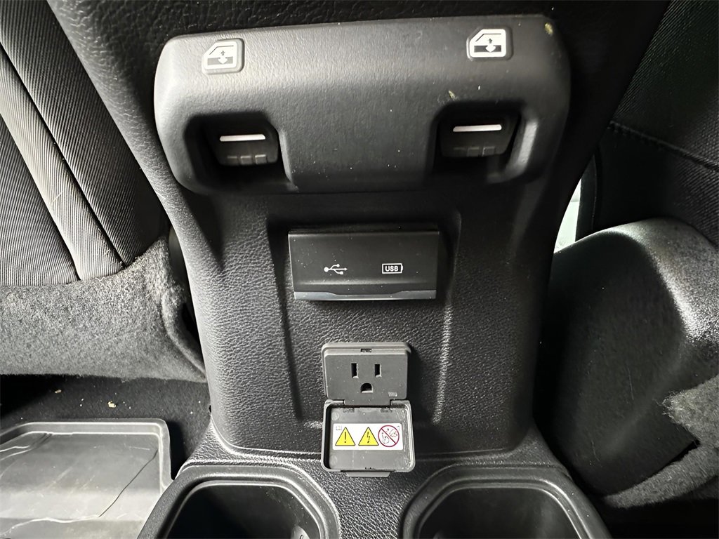 Used 2019 Jeep Wrangler Unlimited Sahara image 32