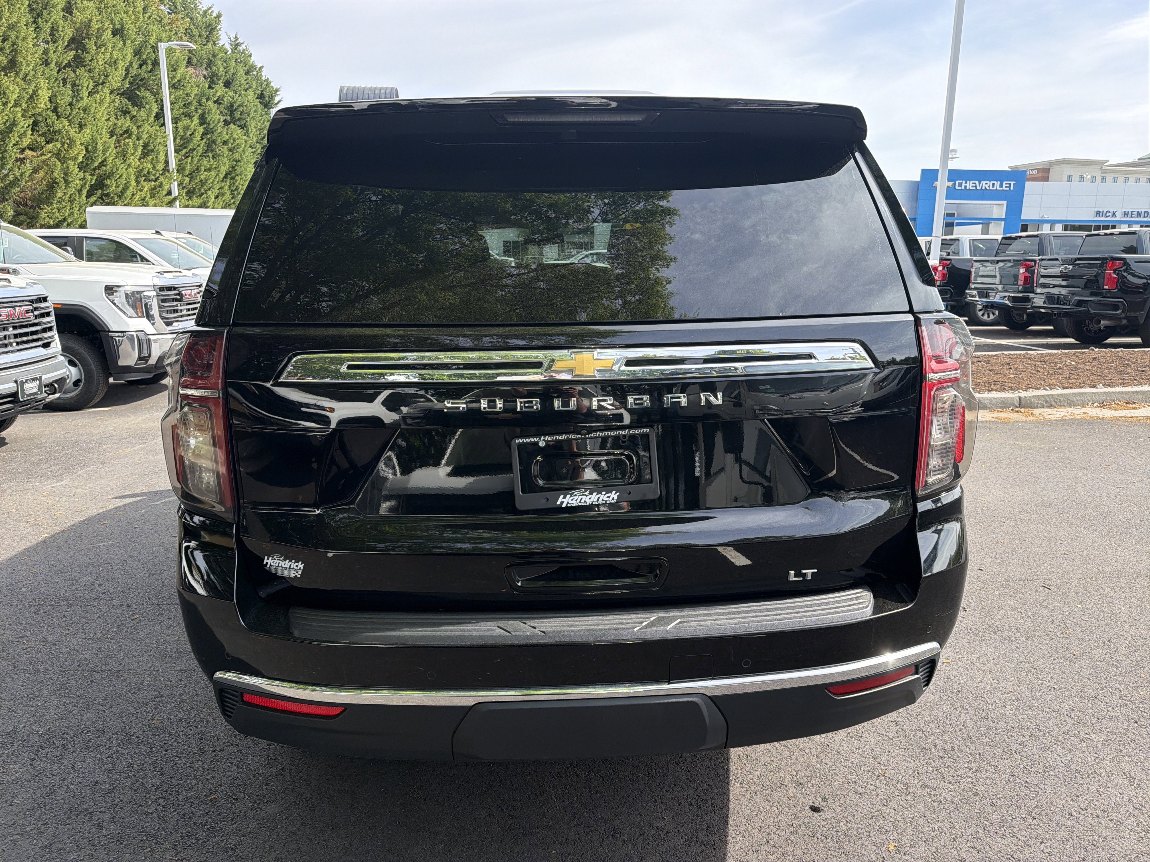 Used 2024 Chevrolet Suburban LT AWD/4WD image 9