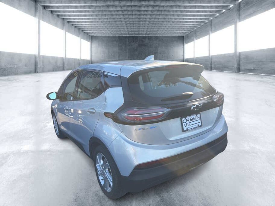 Used 2023 Chevrolet Bolt LT w/ Driver Confidence Package FWD image 4