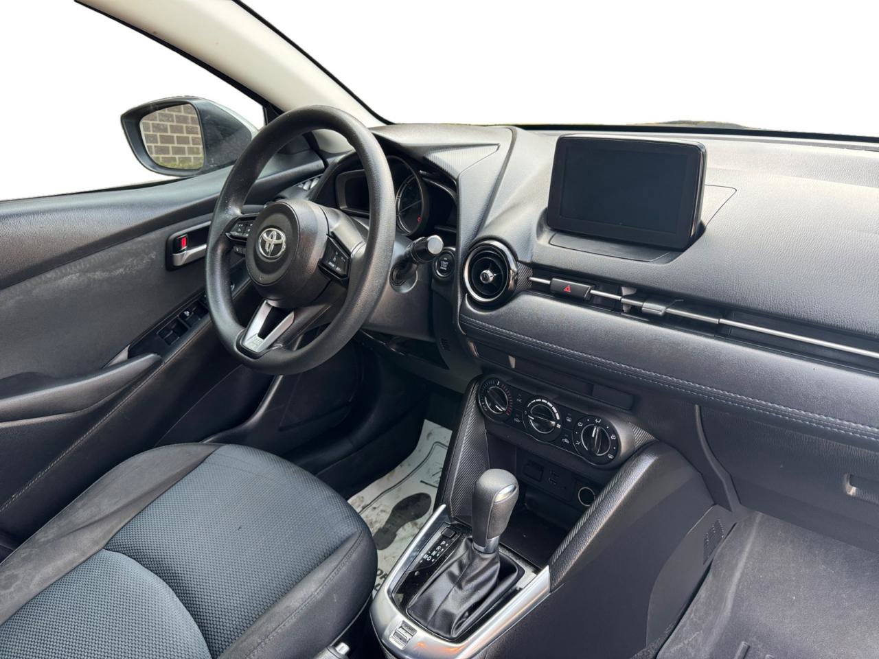 Used 2019 Toyota Yaris LE image 4