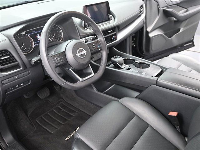 Used 2024 Nissan Rogue SV w/ SV Premium Package image 13