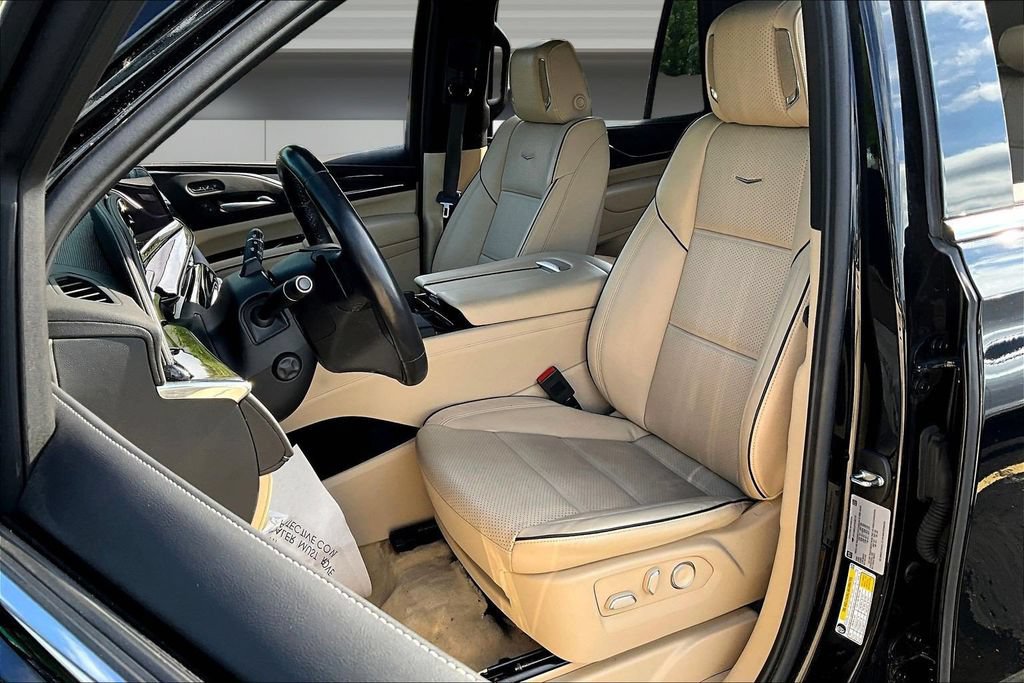 Used 2023 Cadillac Escalade Premium Luxury w/ LPO, Floor Liner Package AWD/4WD image 21