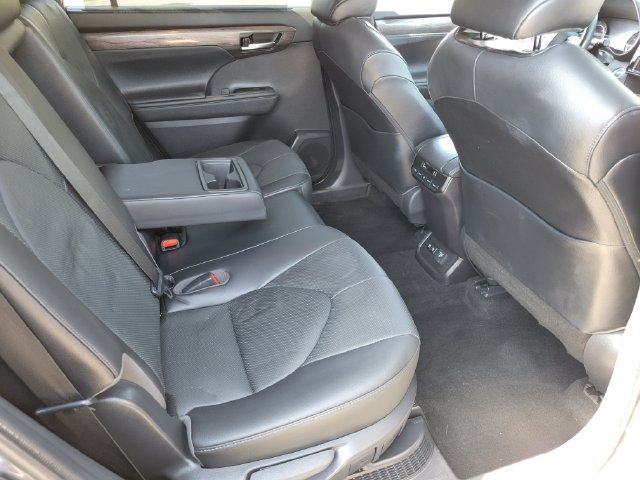 Used 2021 Toyota Highlander Limited FWD image 24