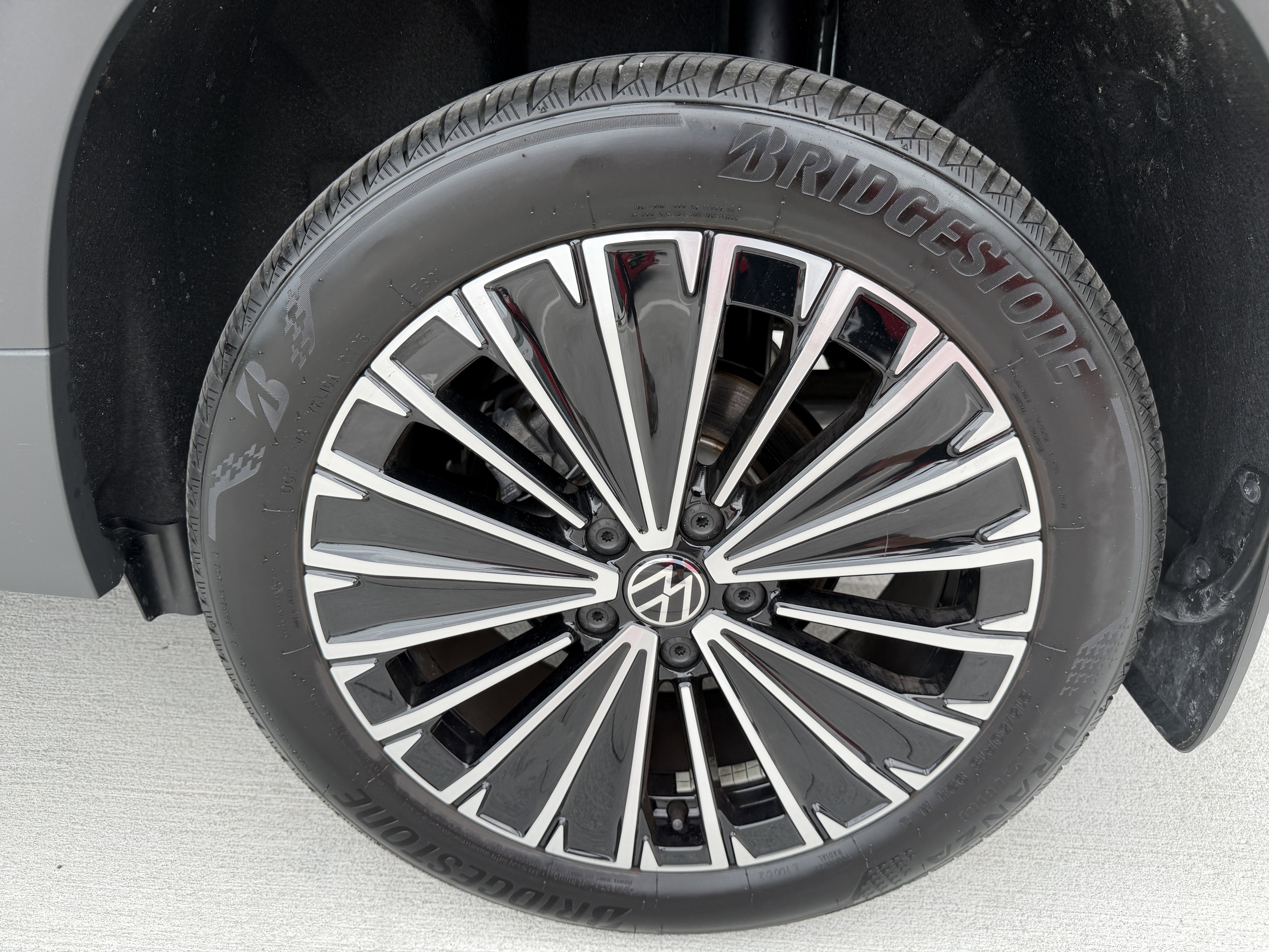 Used 2025 Volkswagen Taos SE image 31