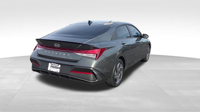 Used 2025 Hyundai Elantra Sport FWD image 4