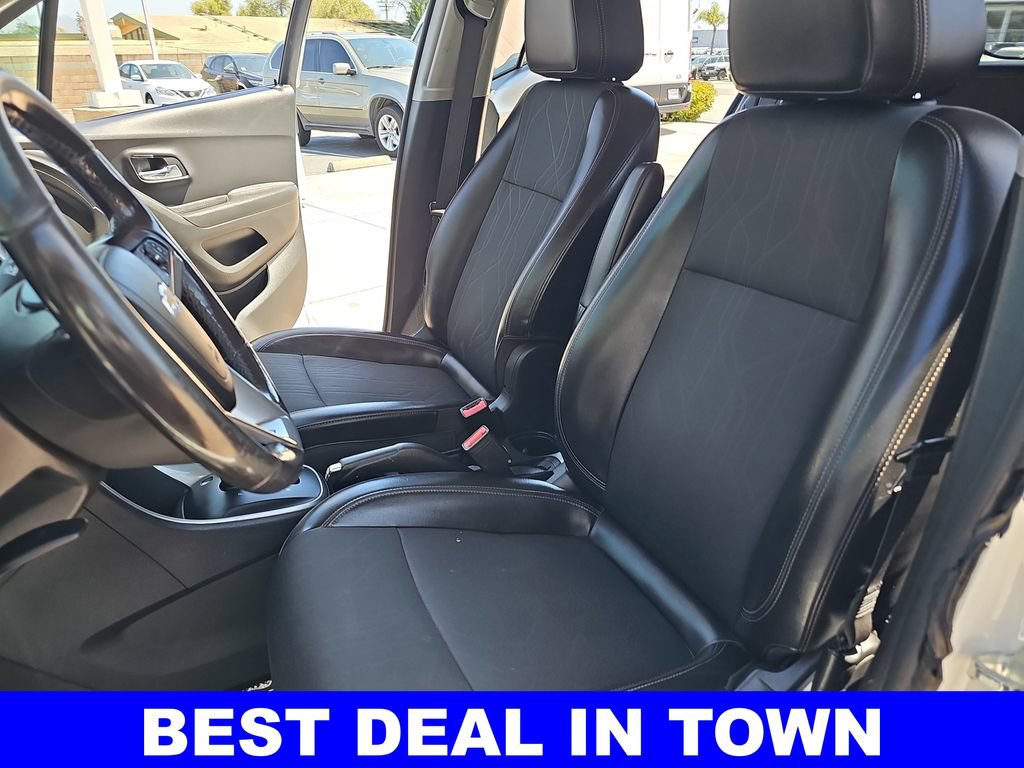 Used 2022 Chevrolet Trax LT w/ Driver Confidence Package AWD/4WD image 14