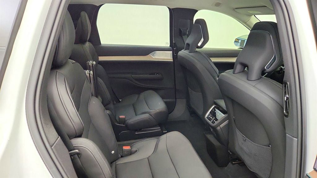 Used 2025 Volvo EX90 Ultra AWD/4WD image 24