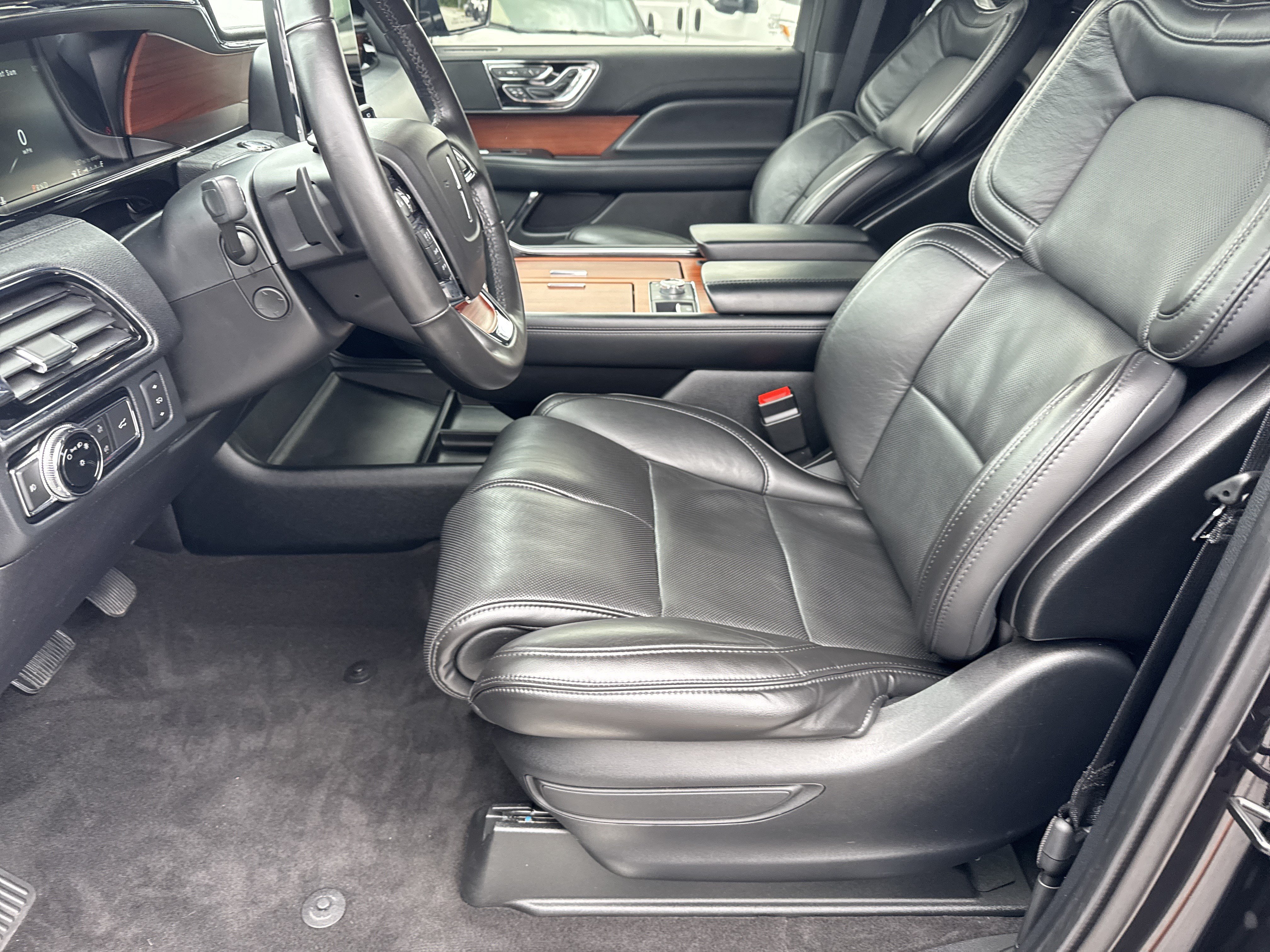 Used 2019 Lincoln Navigator Select w/ Cargo Package RWD image 11