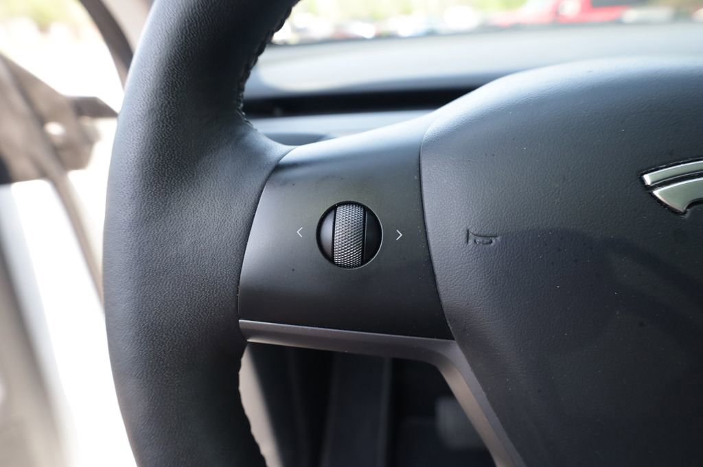 Used 2023 Tesla Model Y Long Range AWD/4WD image 25
