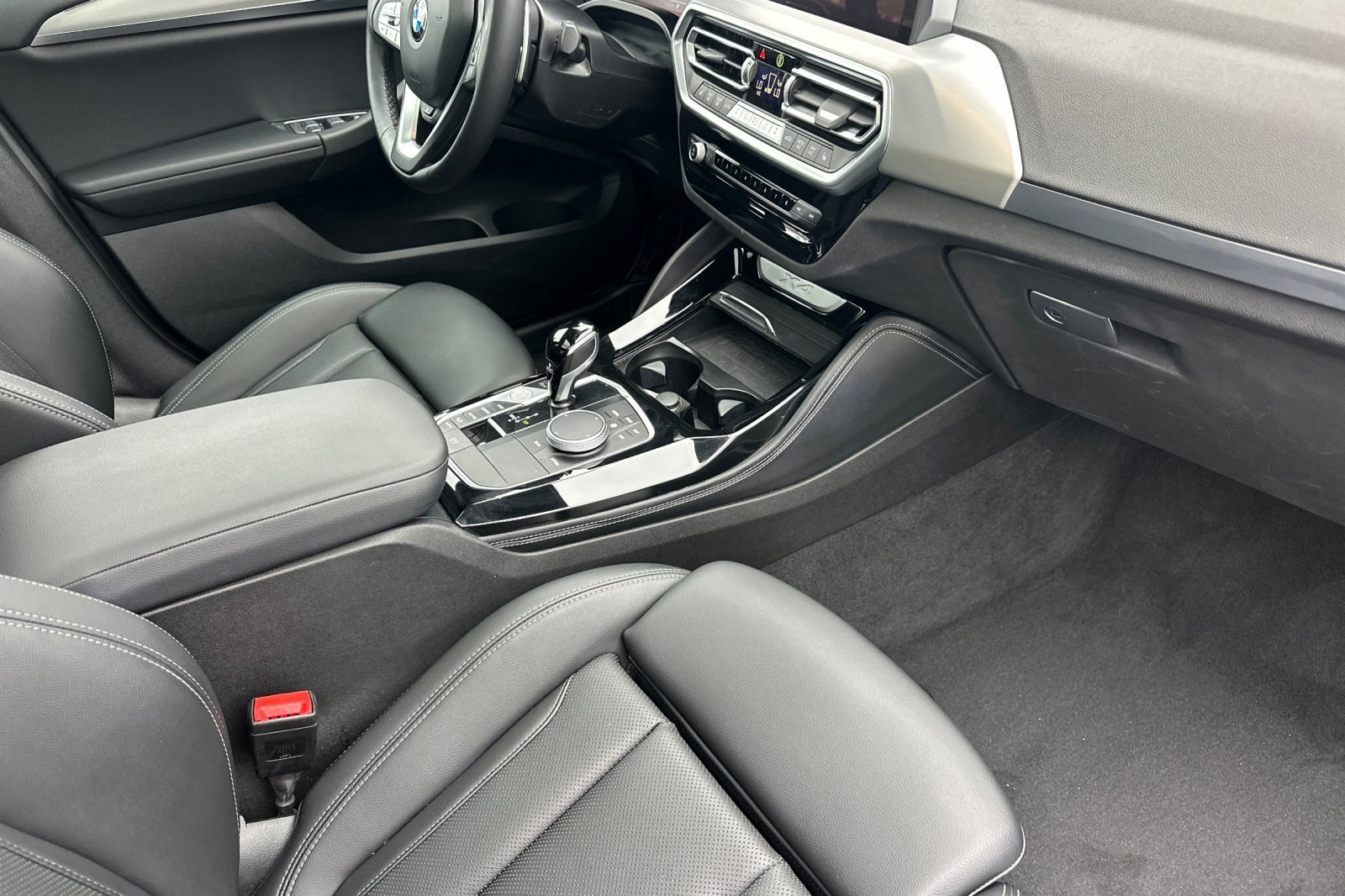 Used 2025 BMW X4 xDrive30i AWD/4WD image 15