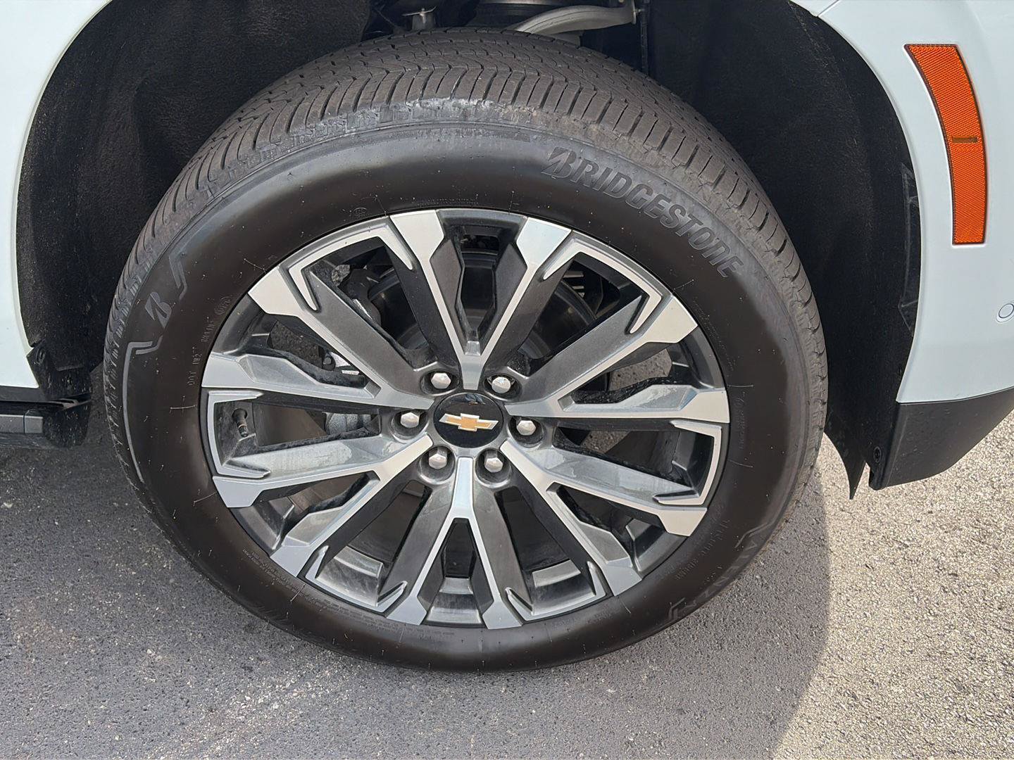 Used 2026 Chevrolet Suburban High Country AWD/4WD image 43