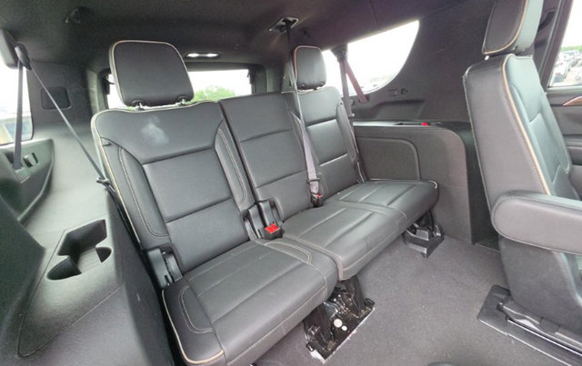 Used 2023 Chevrolet Suburban Premier AWD/4WD image 14