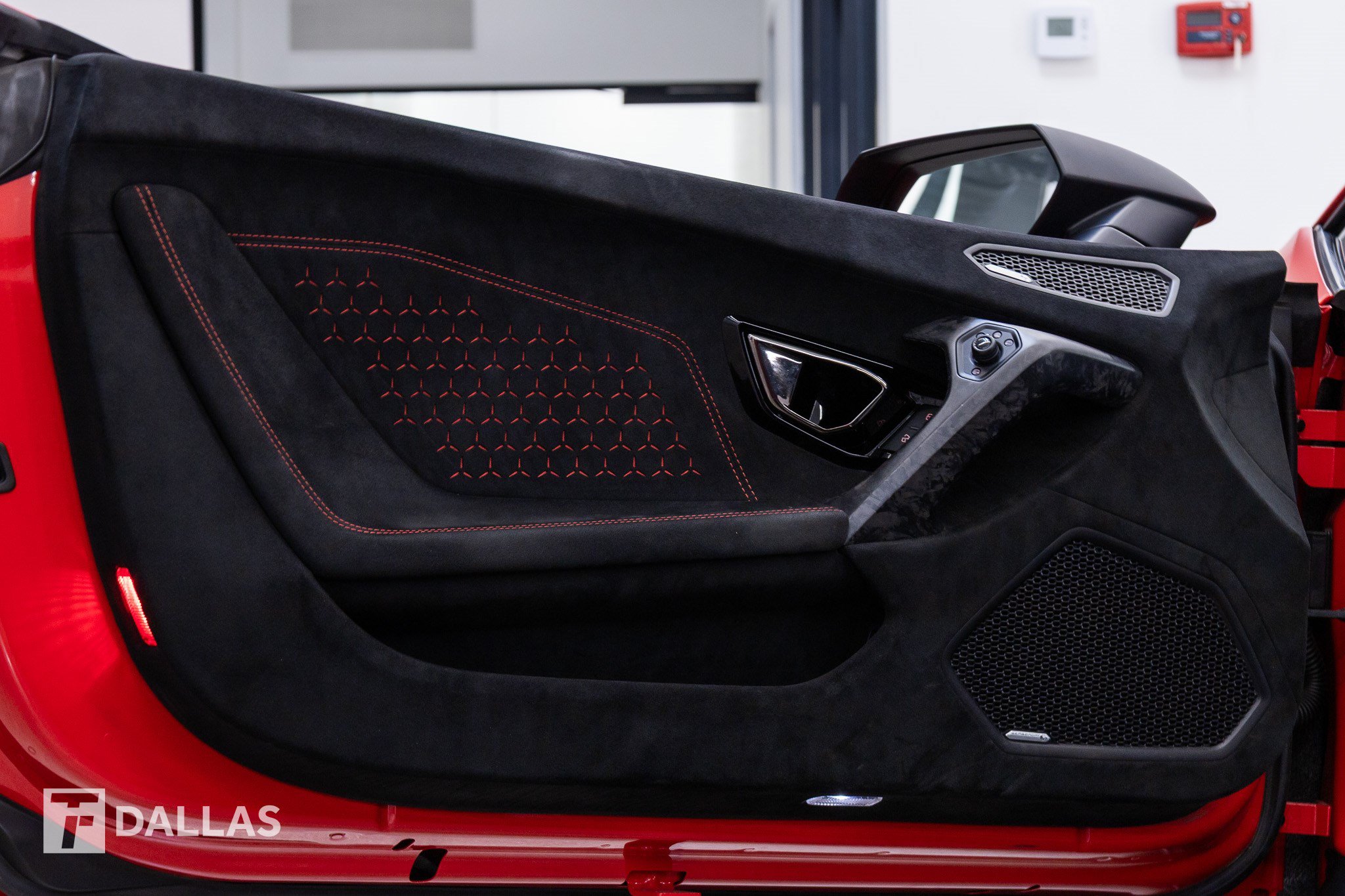 Used 2018 Lamborghini Huracan Performante AWD/4WD image 26