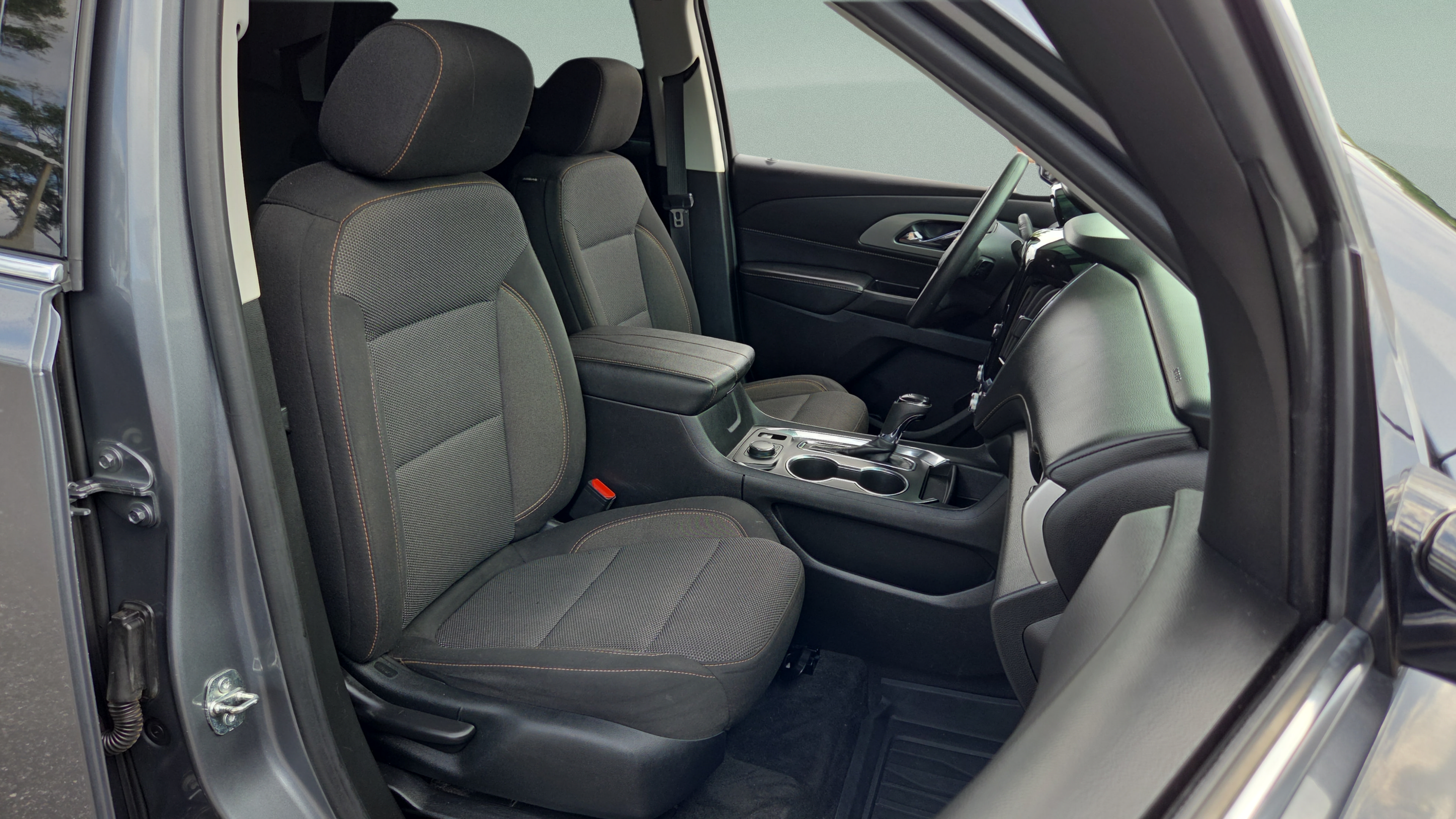 Certified 2020 Chevrolet Traverse LS w/ LPO, Floor Liner Package FWD image 15