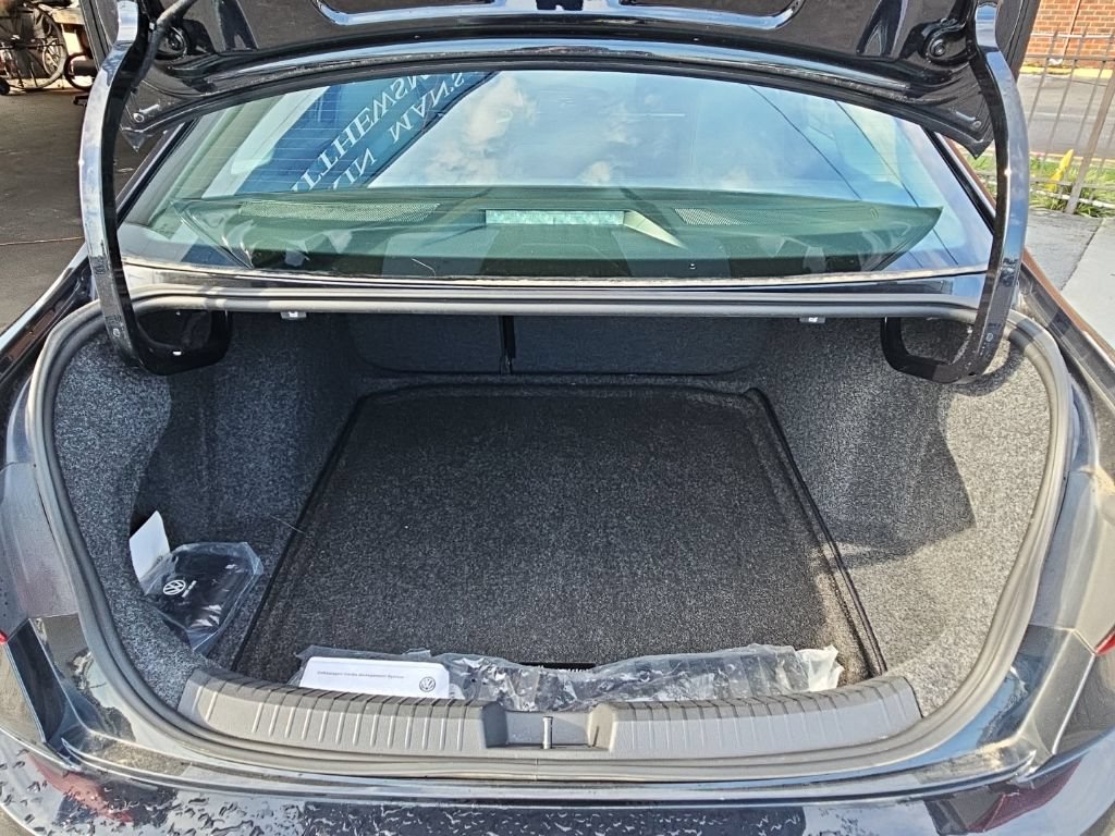 Used 2022 Volkswagen Jetta SE w/ Panoramic Sunroof Package FWD image 27