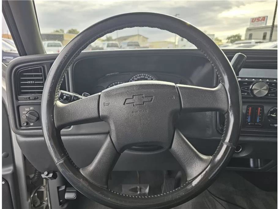 Used 2004 Chevrolet Avalanche 2WD image 11