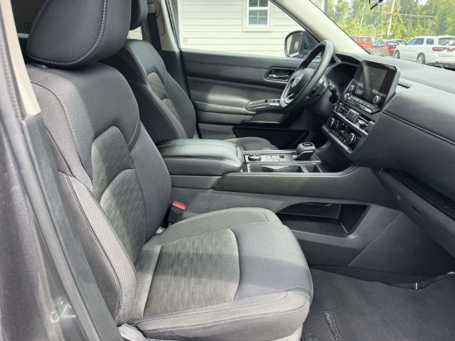 Used 2024 Nissan Pathfinder S AWD/4WD image 11